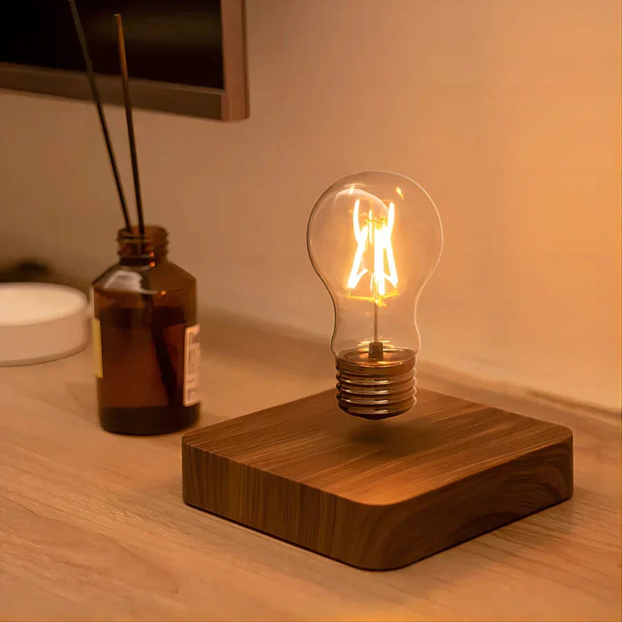 LevitaLux Zwevende Gloeilamp - Magnetische Levitatie & Walnoothouten Basis